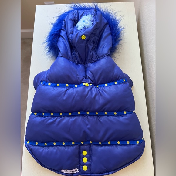 Quilted Coat with lots of thickness for warmth and fur trimmed hood. - Picture 7 of 8